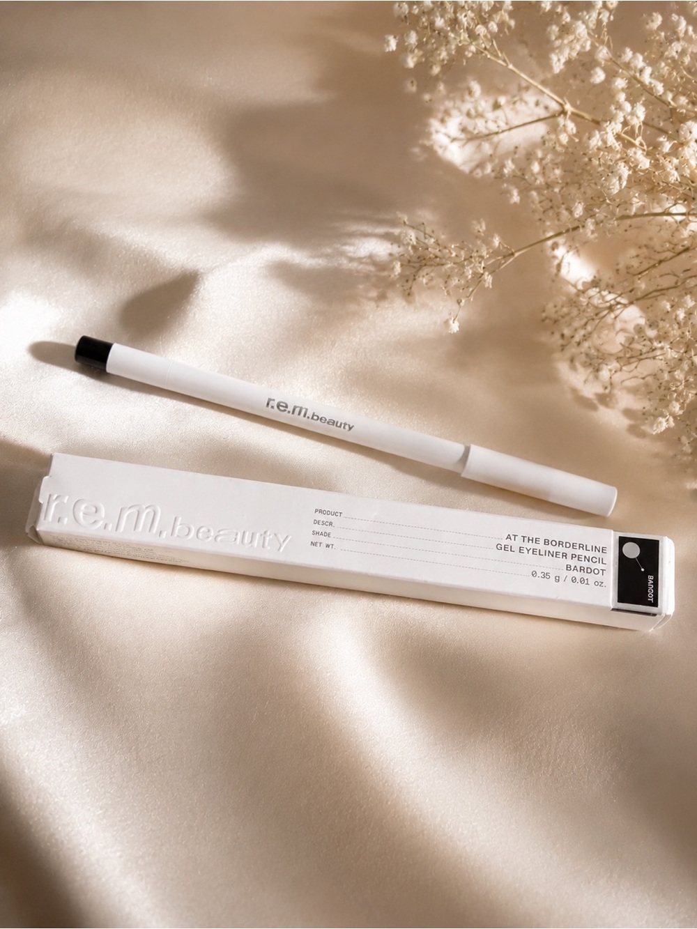 r.e.m. beauty At The Borderline Gel Eyeliner Pencil – Bardot (Black)